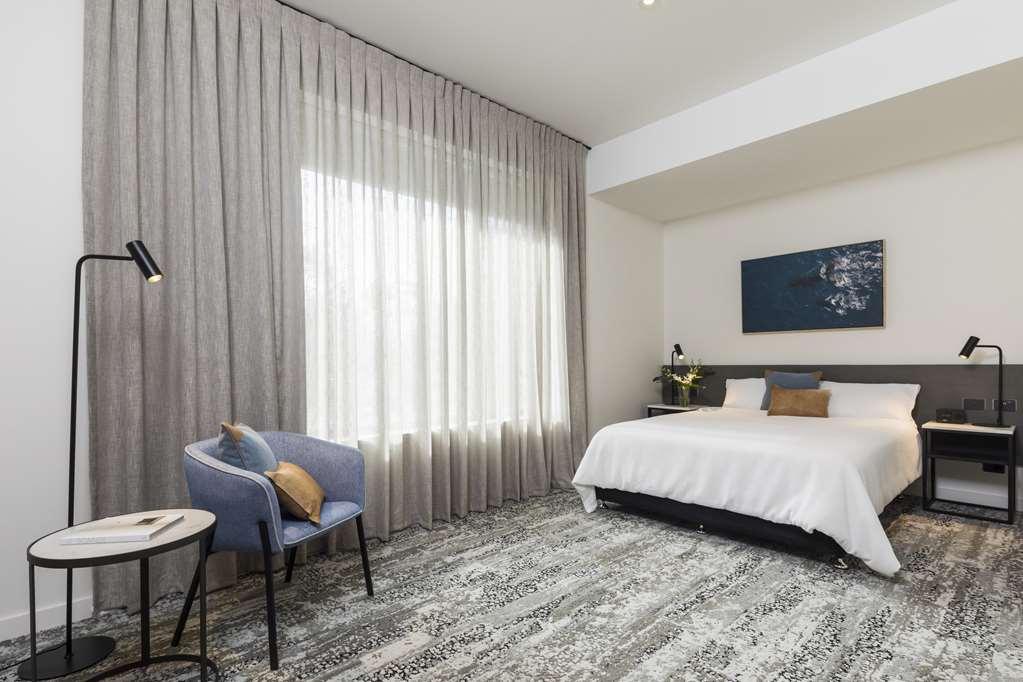 Oaks Cairns Hotel Rum bild